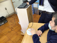 スイッチを使ってキャラクターを操作しているところ