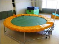 トランポリン（大型）